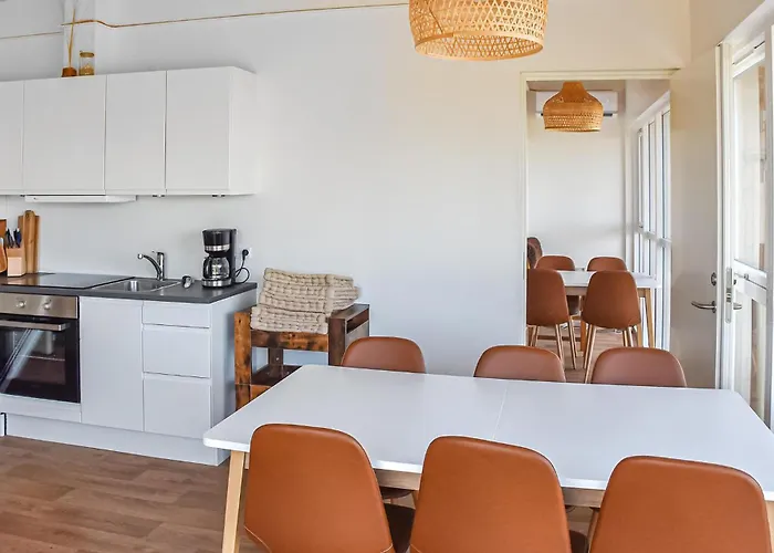 5 Bedroom Amazing In *